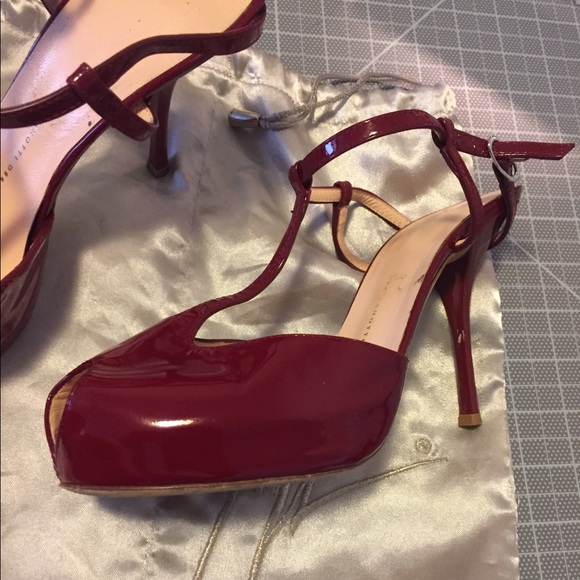 Authentic Giuseppe Zanotti red stiletto - Picture 2 of 6